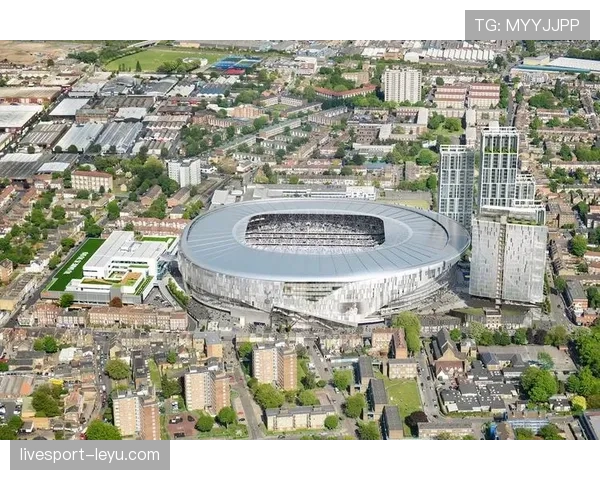 球场建设迈入新阶段，进展显著引发广泛关注