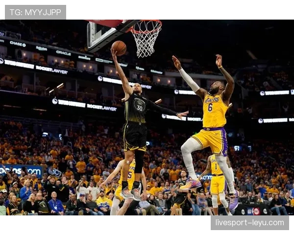 詹姆斯式边后卫重塑篮球场全能角色，多面能力与战术价值引关注