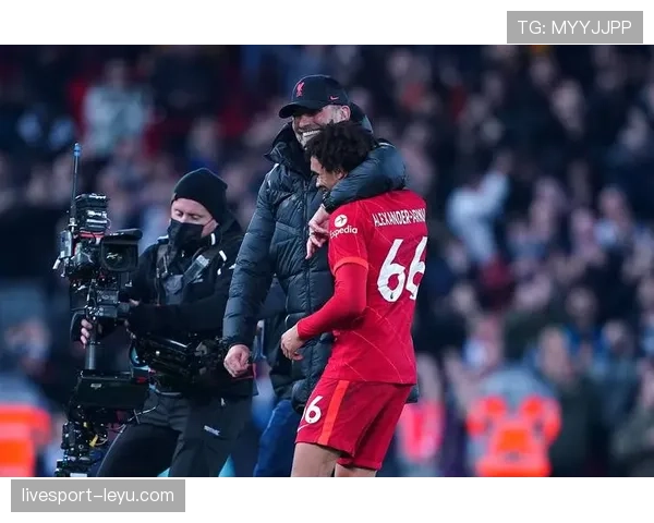 克洛普战术再进化:高位压迫与闪电反击铸就赛场新优势 克洛普战术再进化:高位压迫与闪电反击铸就赛场新优势