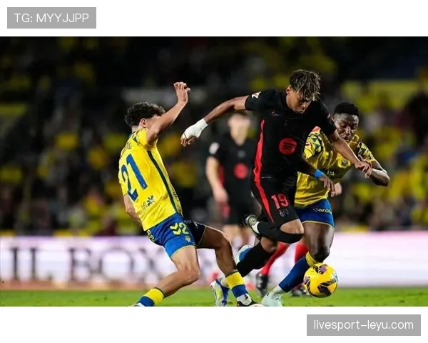 本轮足球联赛精彩对决频现，稳健表现引球迷热议