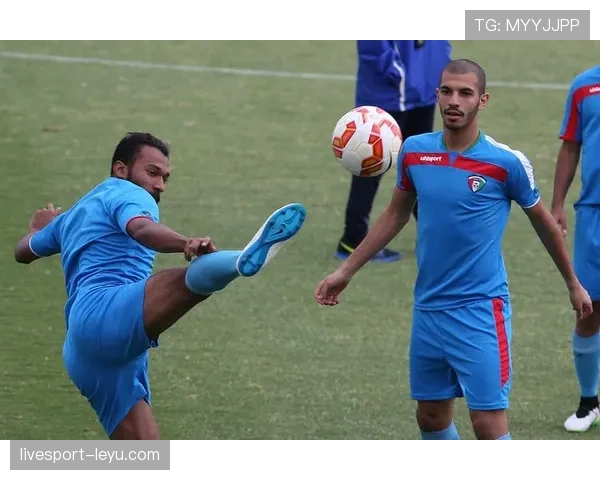 热苏斯与队友默契配合,进攻端表现稳健 热苏斯与队友默契配合,进攻端表现稳健