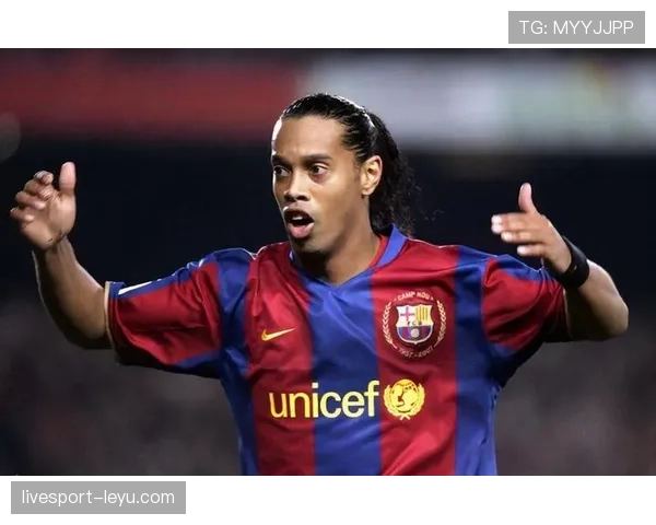 杜埃 vs 罗纳尔迪尼奥:灵性表现与创造力对比 杜埃 vs 罗纳尔迪尼奥:灵性表现与创造力对比