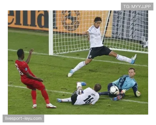 对阵C罗领衔锋线：诺伊尔的关键扑救