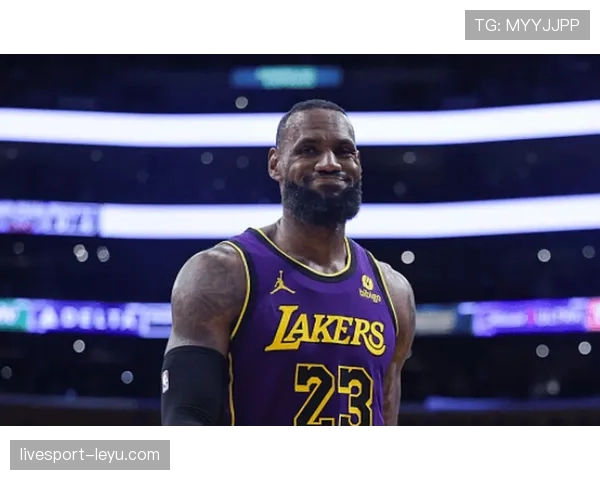 朗多无球跑动制造错位，改变湖人进攻节奏