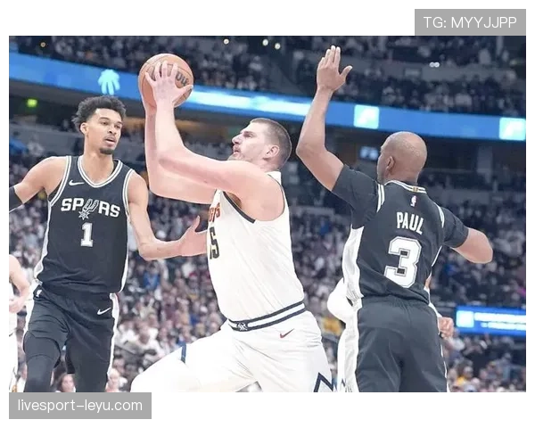 文班亚马挡拆拉开空间对比约基奇更具转换威胁