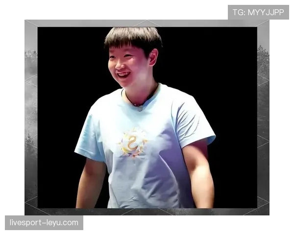 孙颖莎逛超市推菜车，手腕那块表比购物清单还抢镜